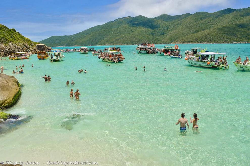 Imagem do mar maravlhoso da Praia do Pontal do Atalaia.